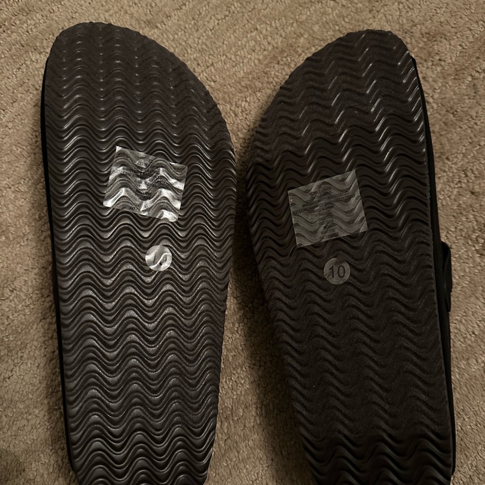 Black Clogs - Picture 3 of 3
